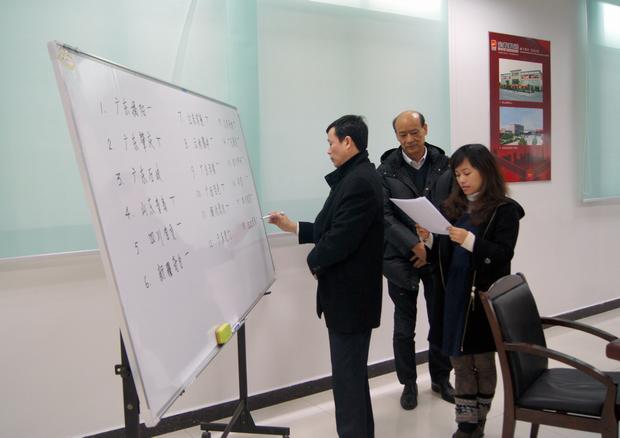 圖10、企業(yè)副總歐家瑞親自監(jiān)督評選記票